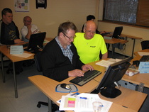 Pekka Väisänen ja maalareista Pentti Heiskanen Siikarannassa kotisivukurssilla-09